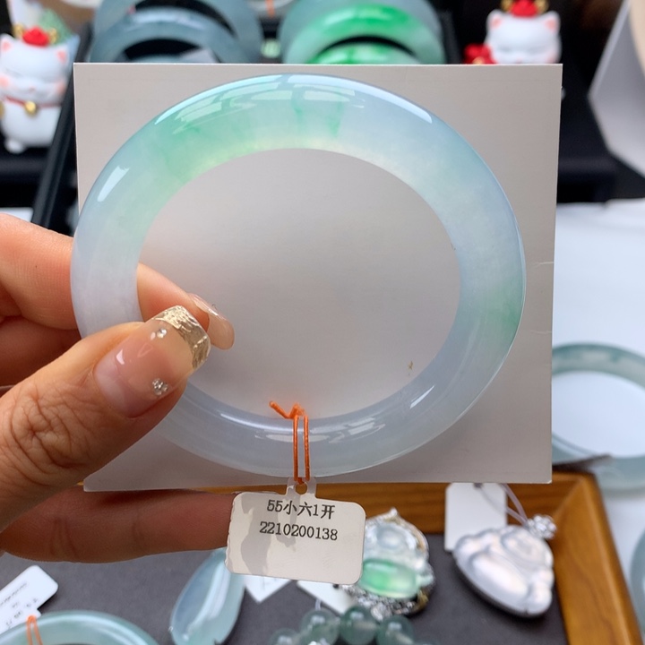 翡翠手镯未镶嵌圆条