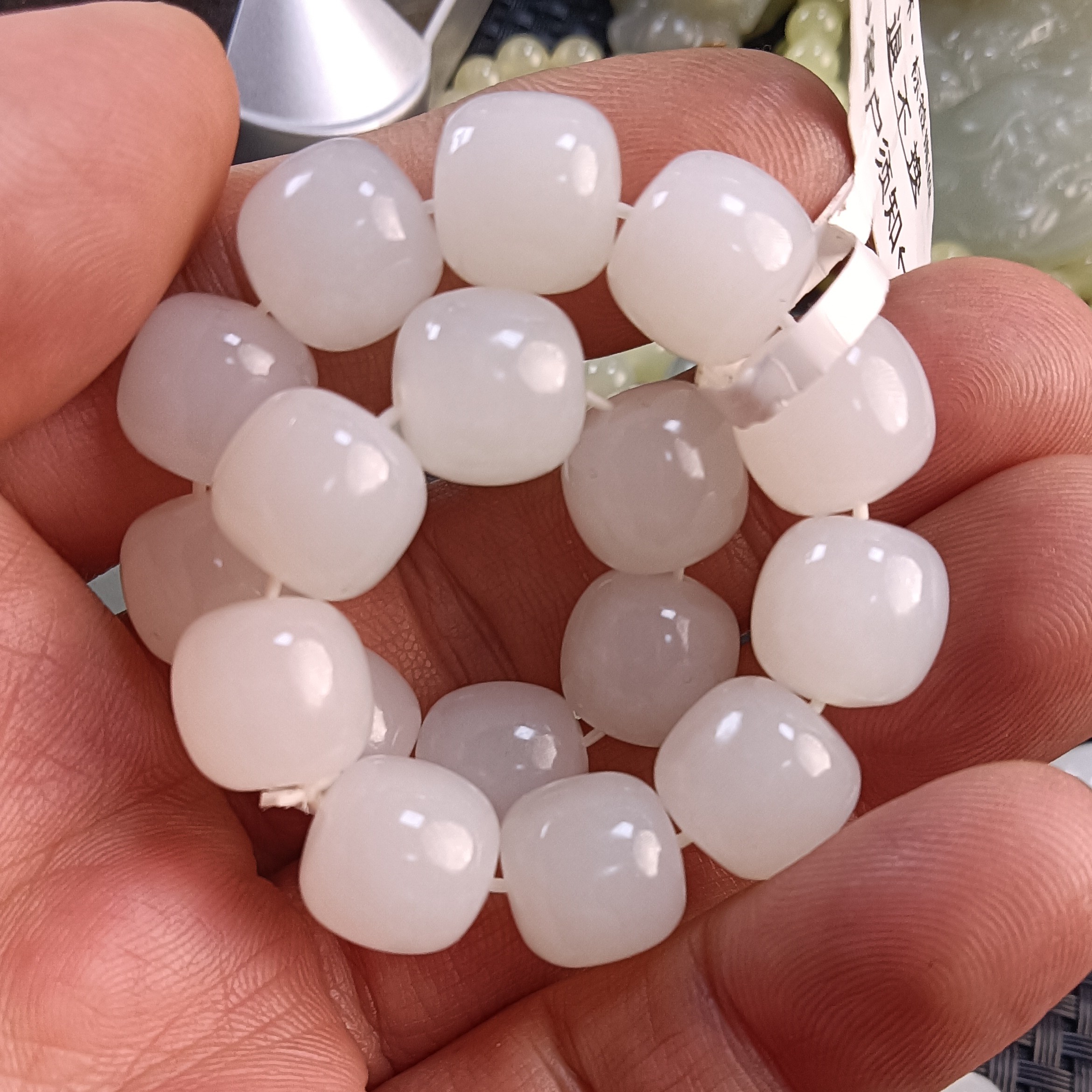 新疆和田玉黑山料白玉卡12老型珠手串17颗