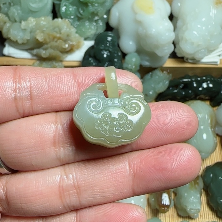 和田玉挂件未镶嵌