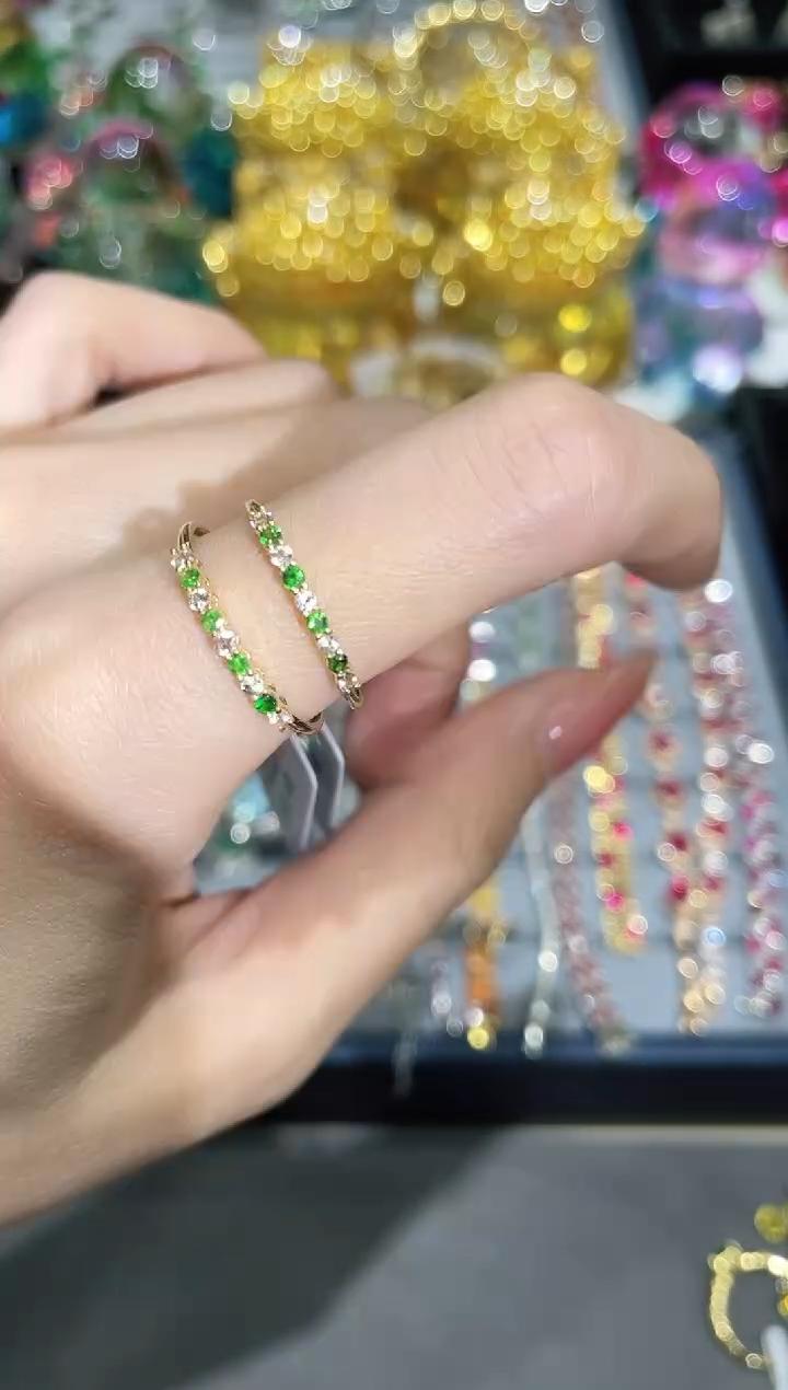  18K金镶嵌天然沙弗莱戒指 多样性发其一