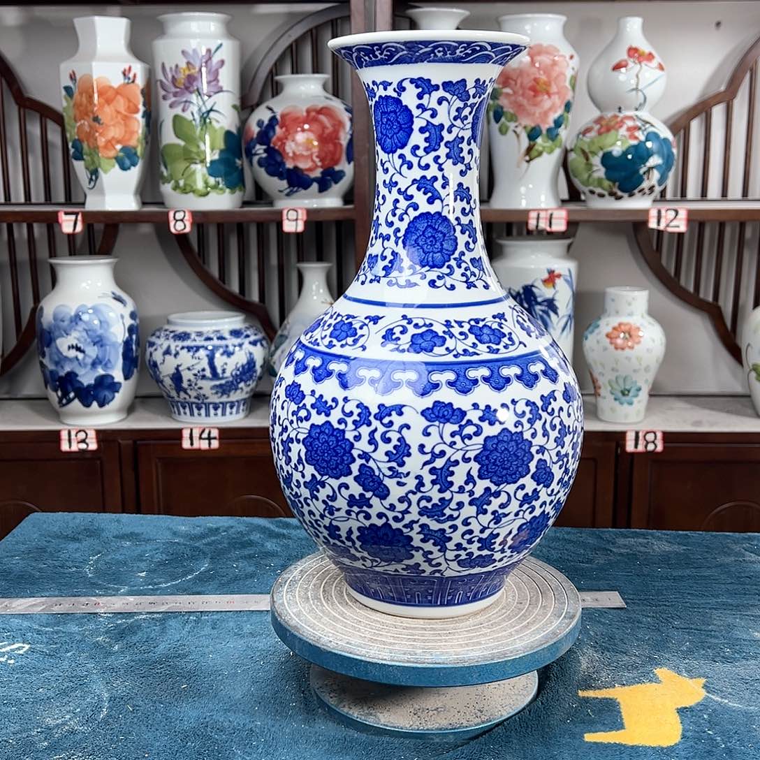 摆件景德镇陶瓷缠枝