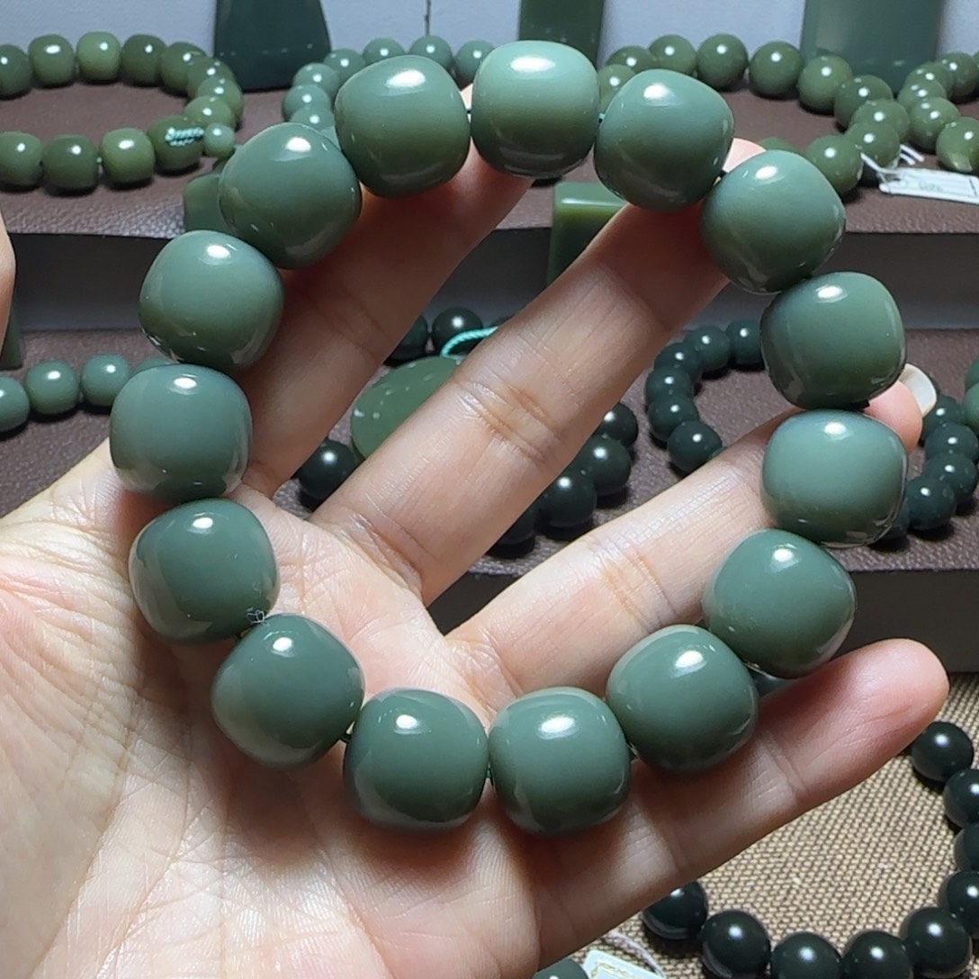 胖***伍和田玉未镶嵌手链