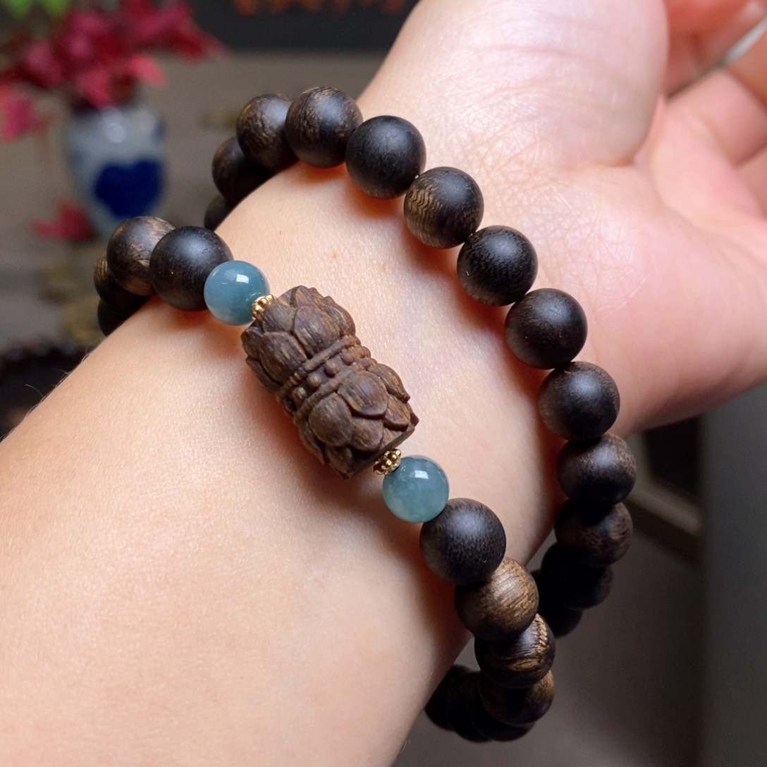 沉香手串越南星空富森红土0.8➕白棋莲花沉香木雕设计