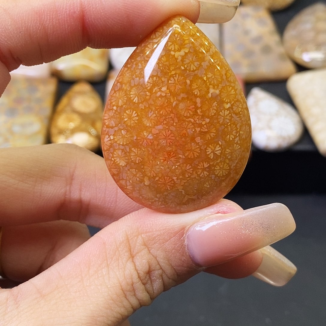 硅化玉颈饰合金图*