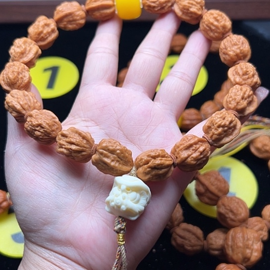 文玩核桃手串王***乐小金蟾