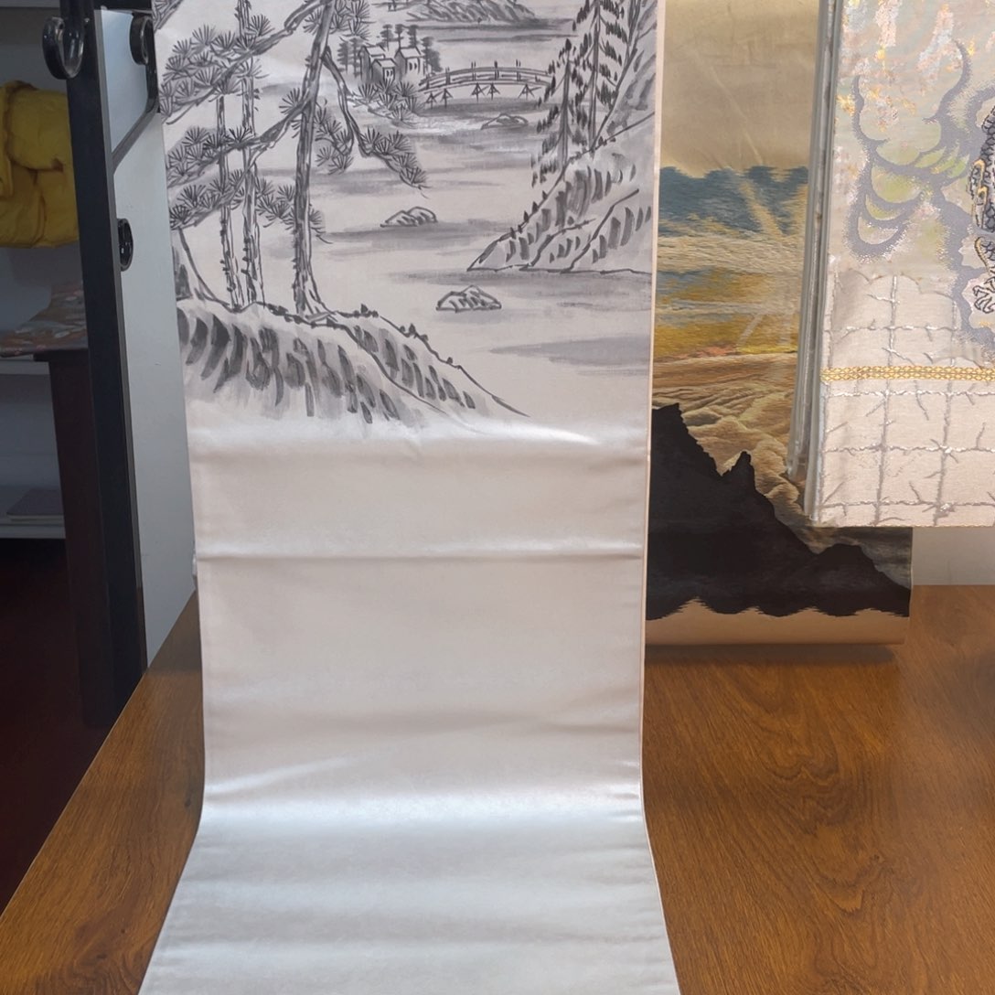 织绣两通水墨风景