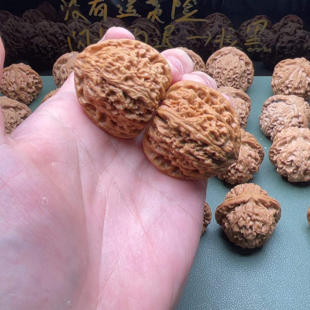 核桃把件40南疆石，已经打底