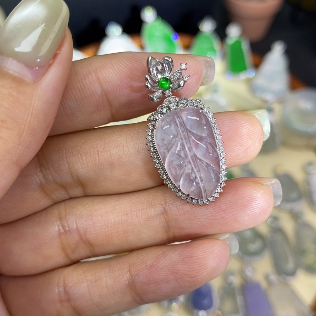 翡翠颈饰18K金镶嵌A货翡翠