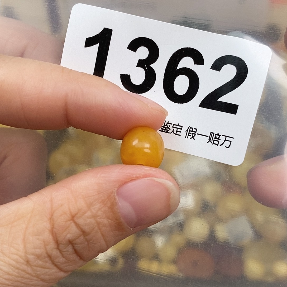 蜜蜡未镶嵌珠宝奇石