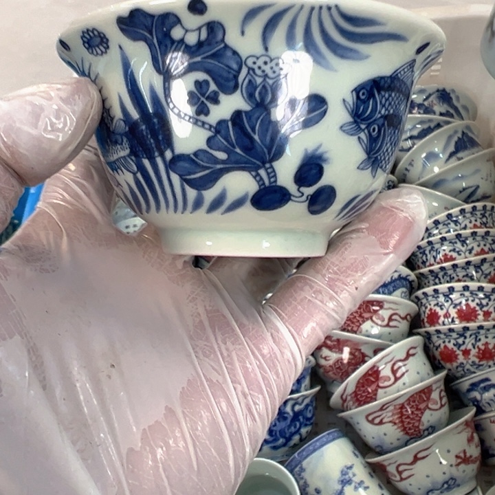 瓷片白青花鱼藻纹压手杯主人杯全品