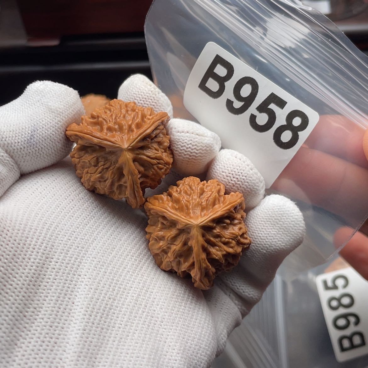 【闪购商品】文玩核桃吊坠B958三棱奔32