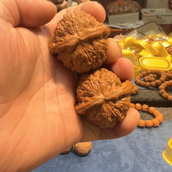 文玩核桃把件闷白狮子头