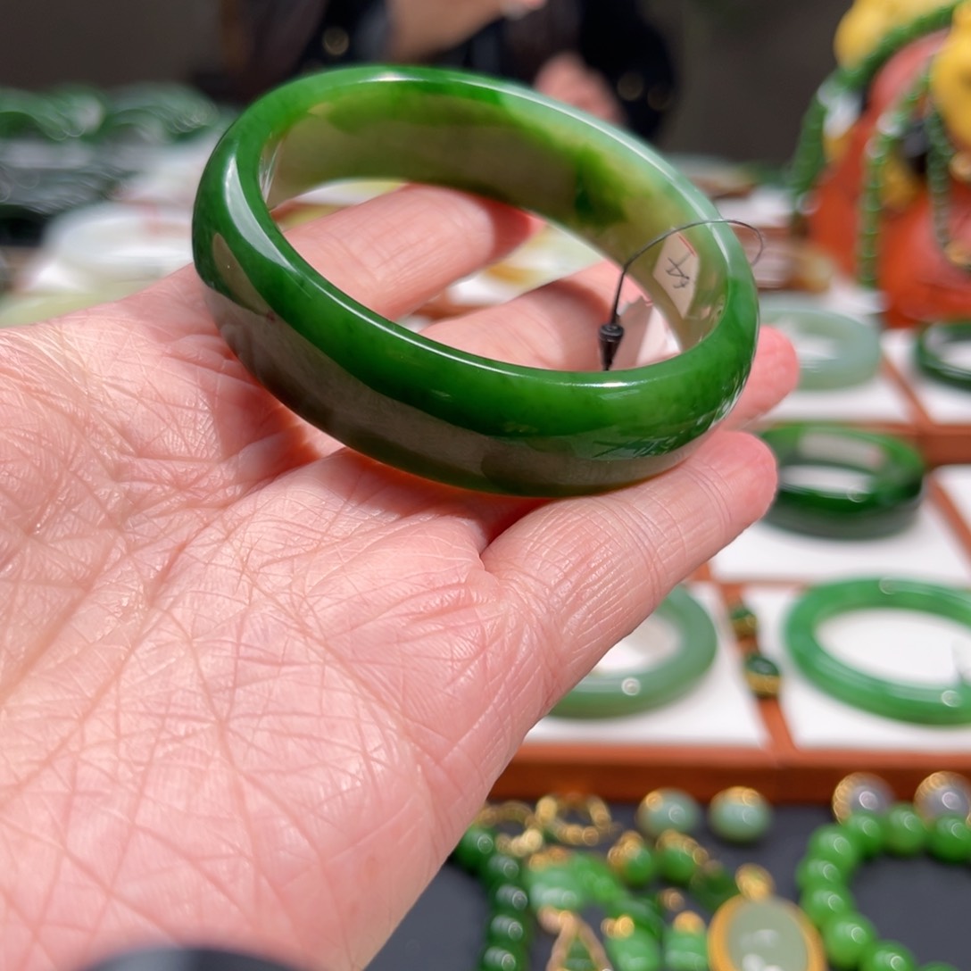 和田玉（碧玉）未镶嵌手镯