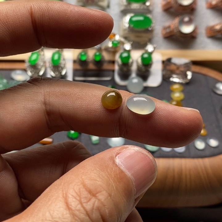 逆***转翡翠裸石戒面两枚