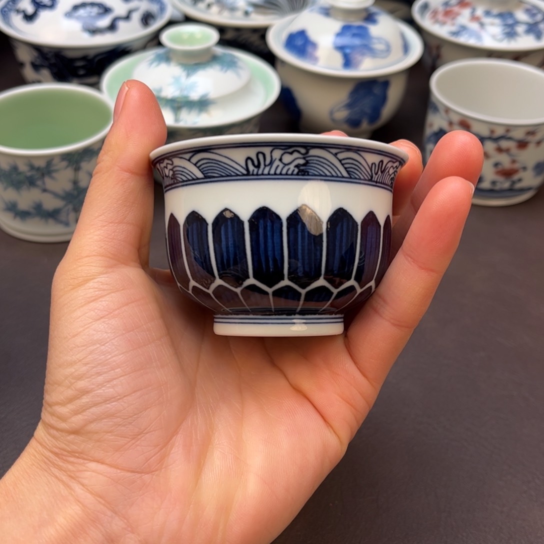 景德镇青花菊瓣布袋小杯