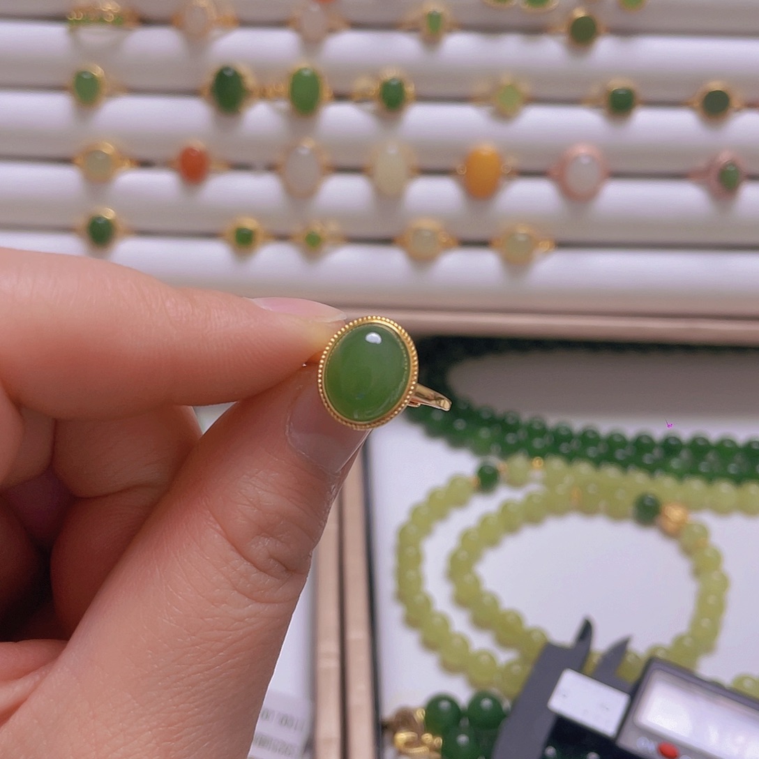 和田玉戒指银S925镀金镶嵌李***。