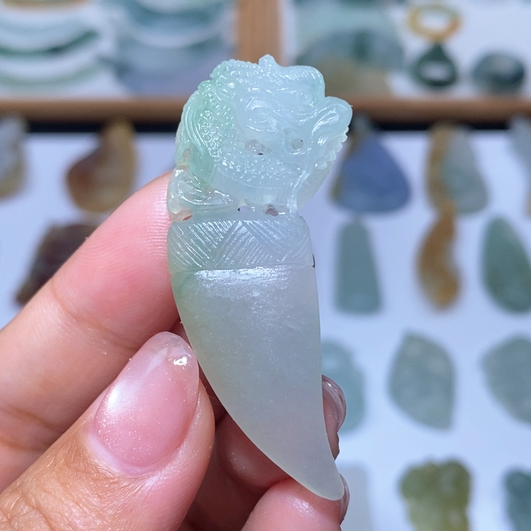 定制翡翠未镶嵌龙牙