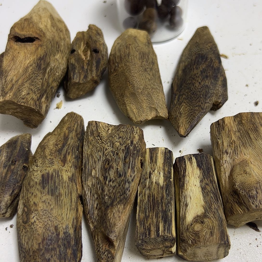 ****七沉香沉香碎屑十个大料➕珠子