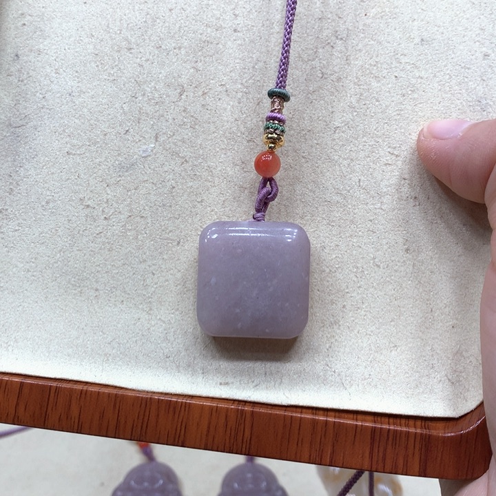 石英质玉合金颈饰