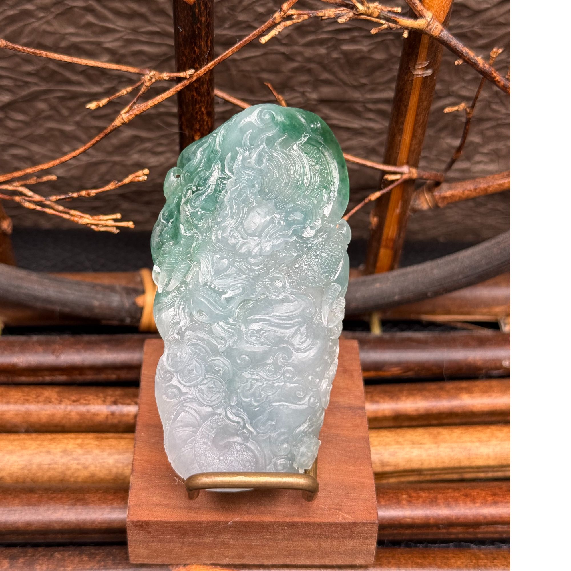 天然A货翡翠冰种起胶料飘绿霸气龙牌吊坠挂件