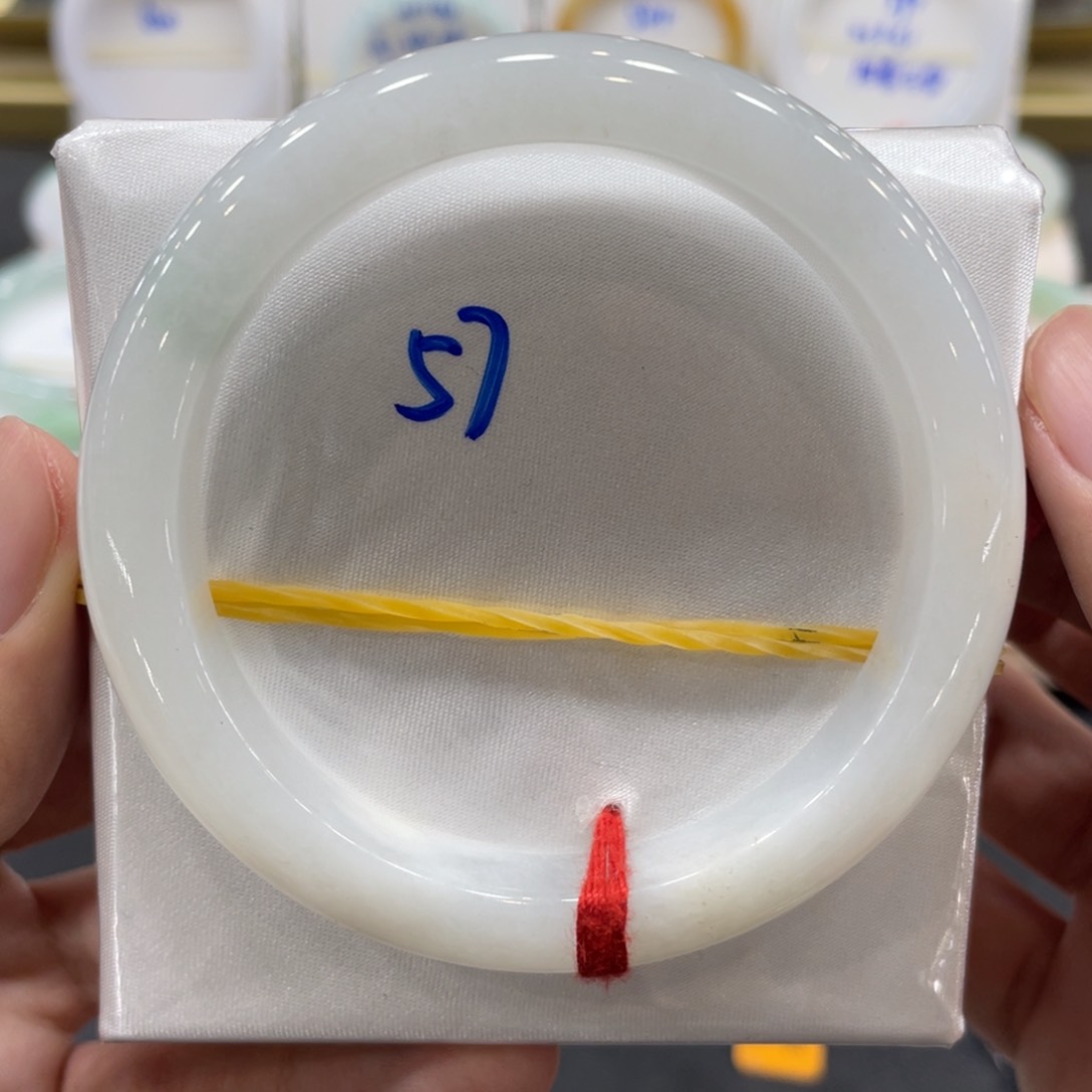 翡翠手镯未镶嵌翡翠手镯