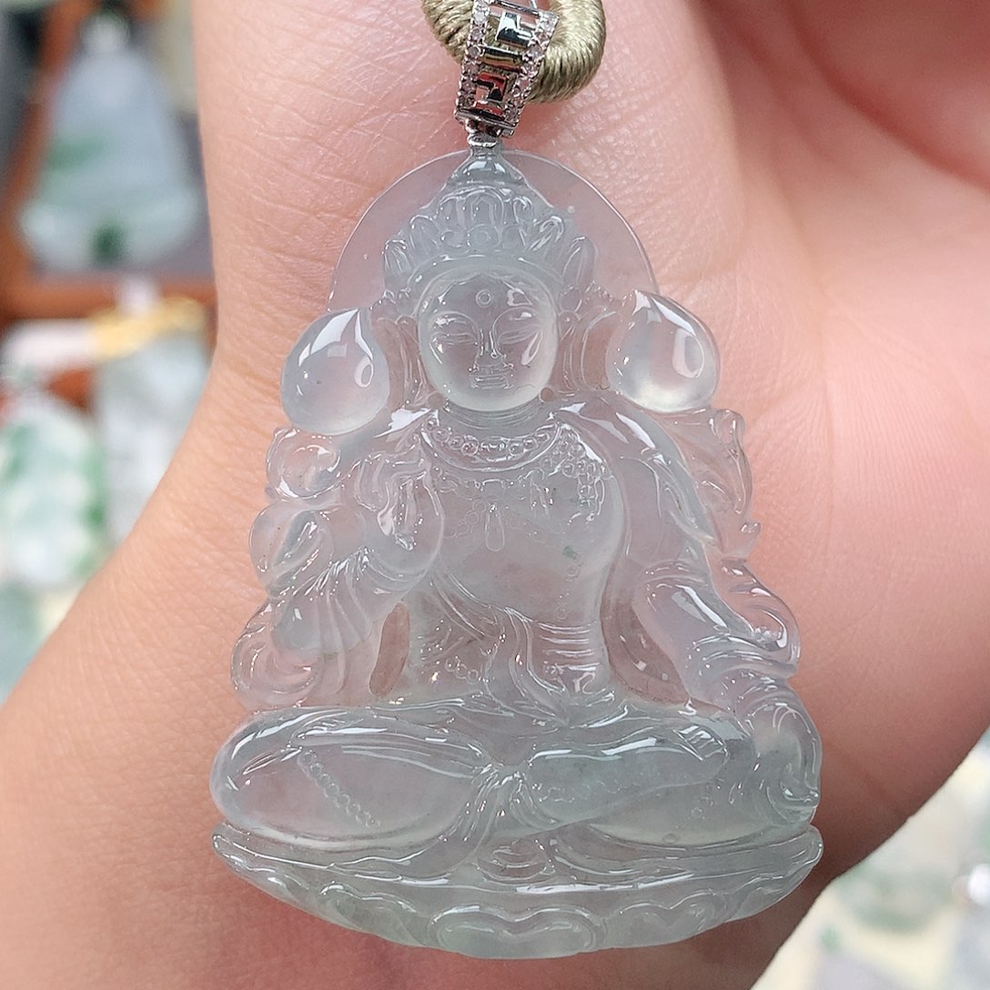 颈饰18K金镶嵌翡翠观音