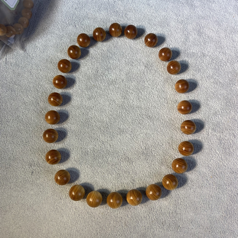 太行崖柏陈化料，1.5高红油玉化料，26颗手持，密度高，油性好，味道香