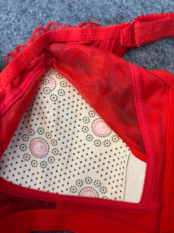 剪标二代*裸立挺断码福利文胸