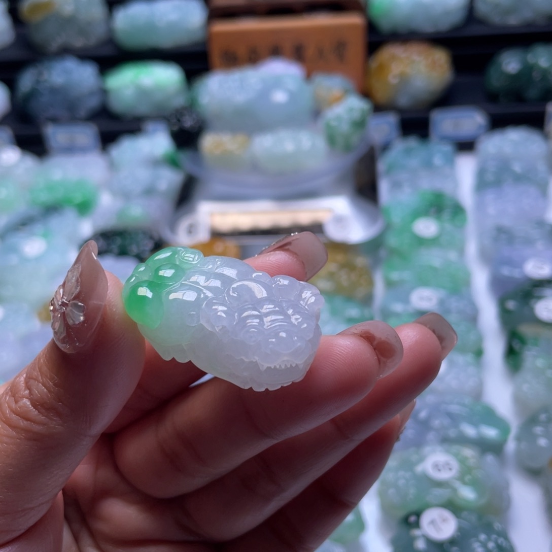 翡翠颈饰未镶嵌貔貅