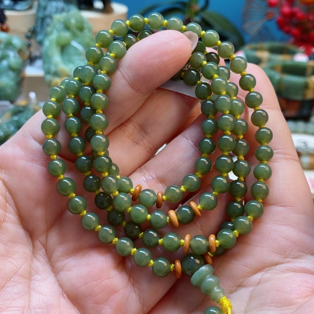 透闪石质玉项链未镶嵌