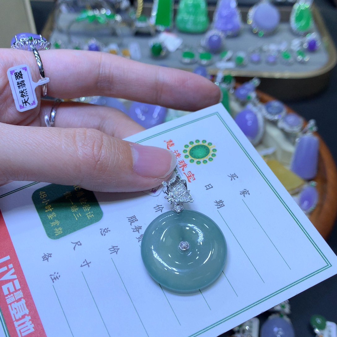 【闪购商品】翡翠颈饰18K金镶嵌翡翠吊坠项链