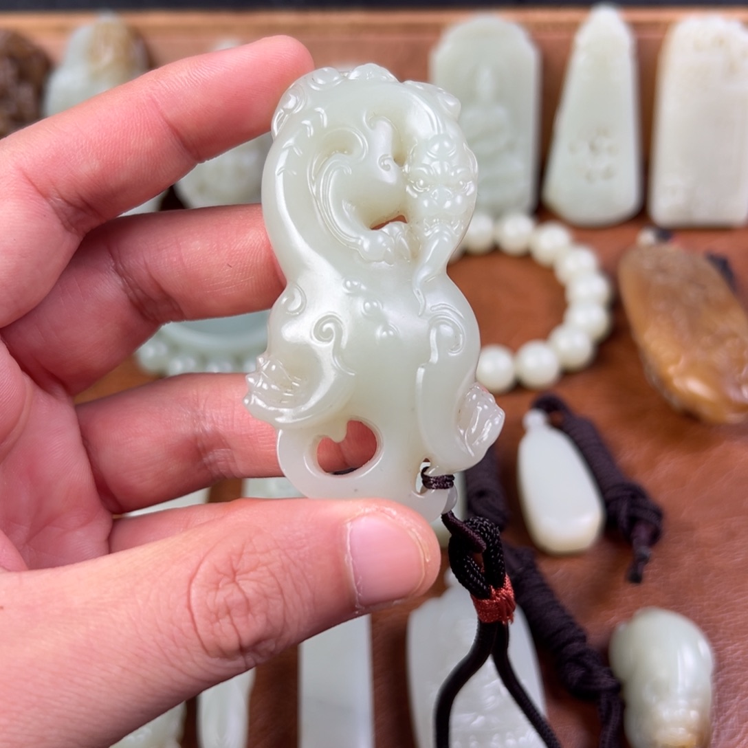 和田玉（青白玉）未镶嵌颈饰