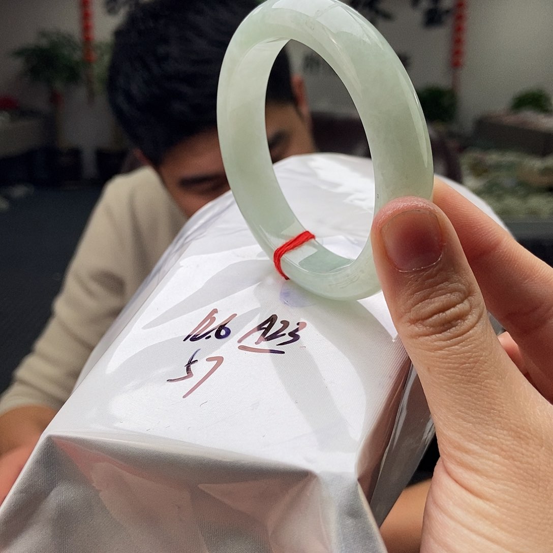 翡翠手镯未镶嵌拍一发一