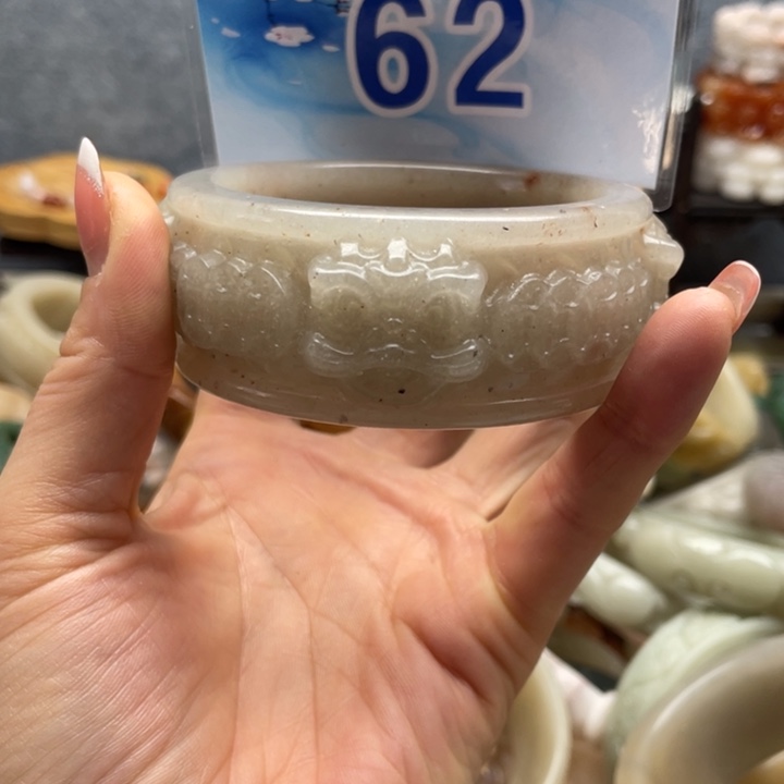 石英岩玉未镶嵌手镯
