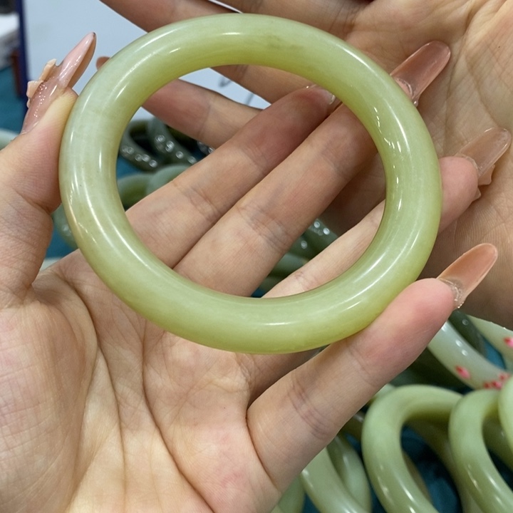 和田玉手镯未镶嵌乐*