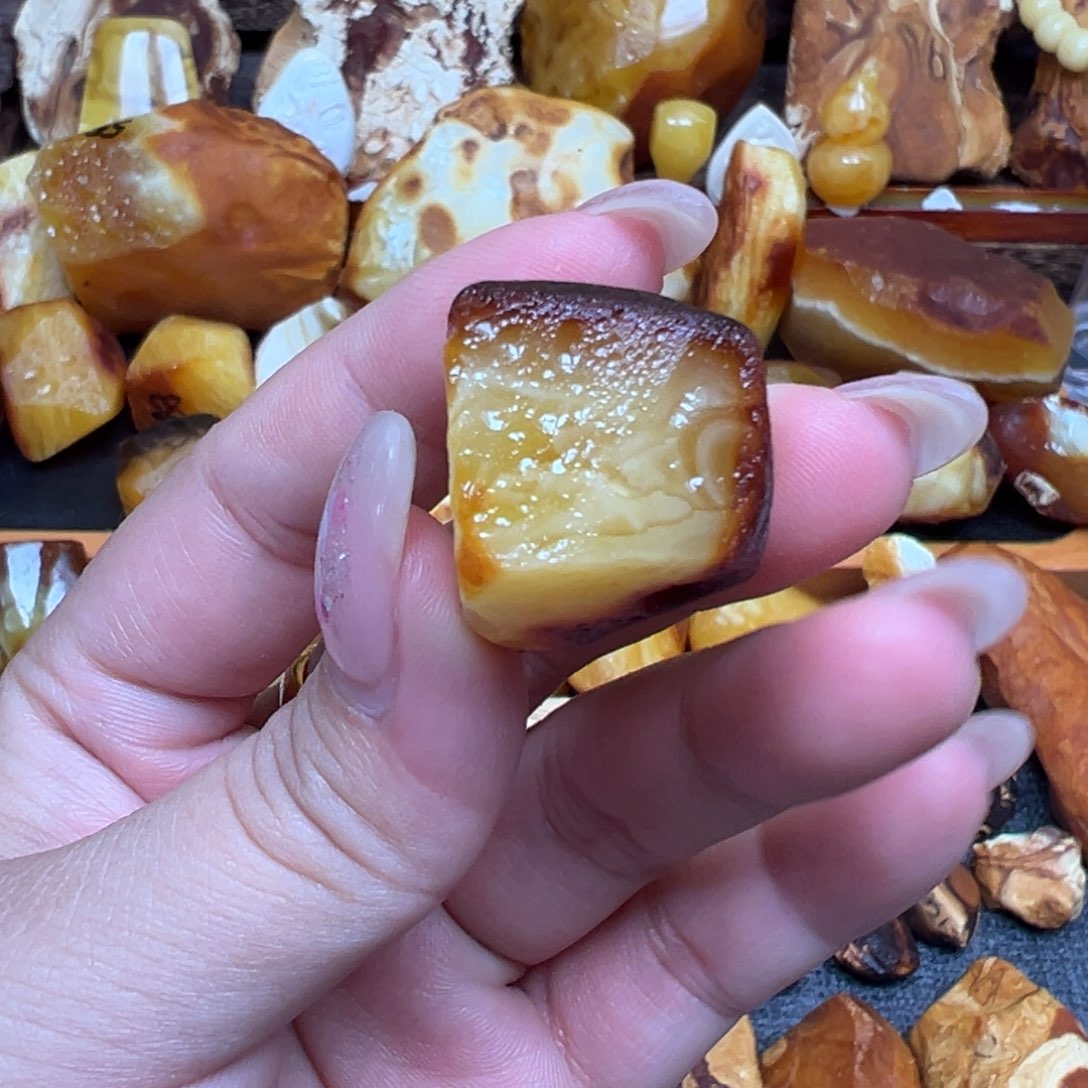 赵***安定制琥珀未镶嵌蜜蜡