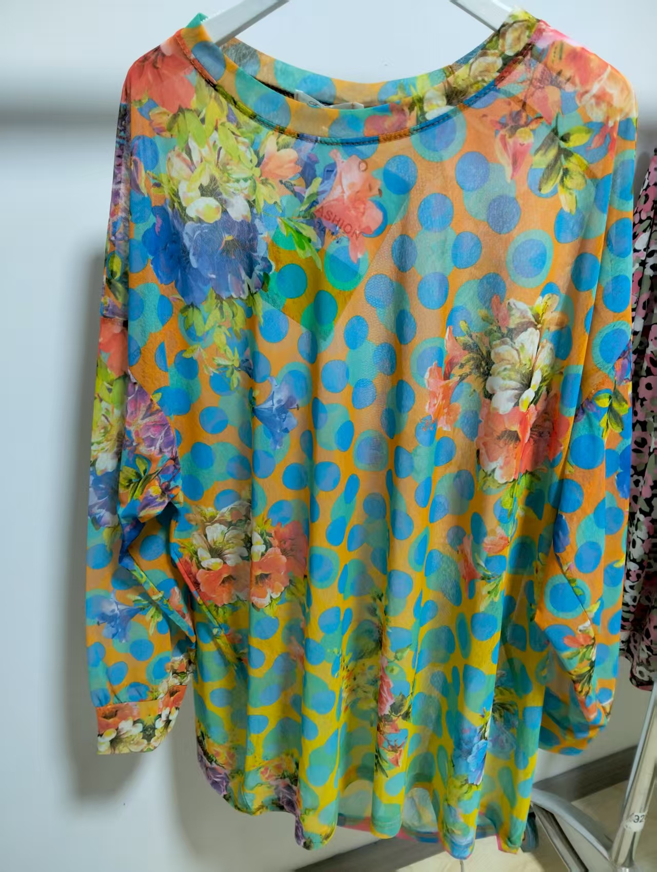 常规款圆领长袖宽松印花