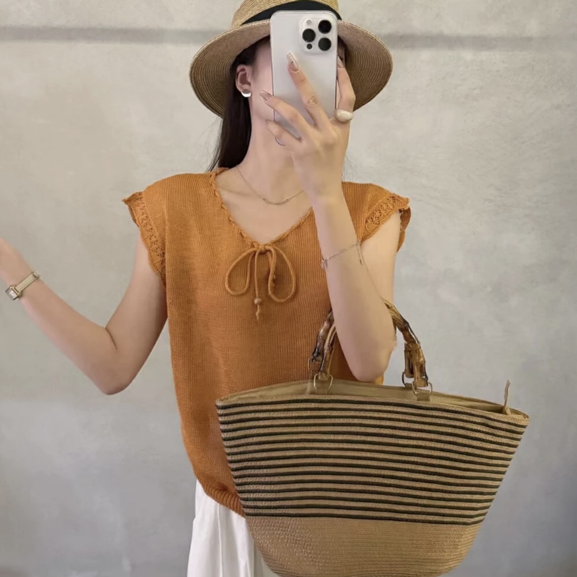 2025夏季新品无袖修身百搭圆领设计感花边镂空针织衫夏日穿搭1122