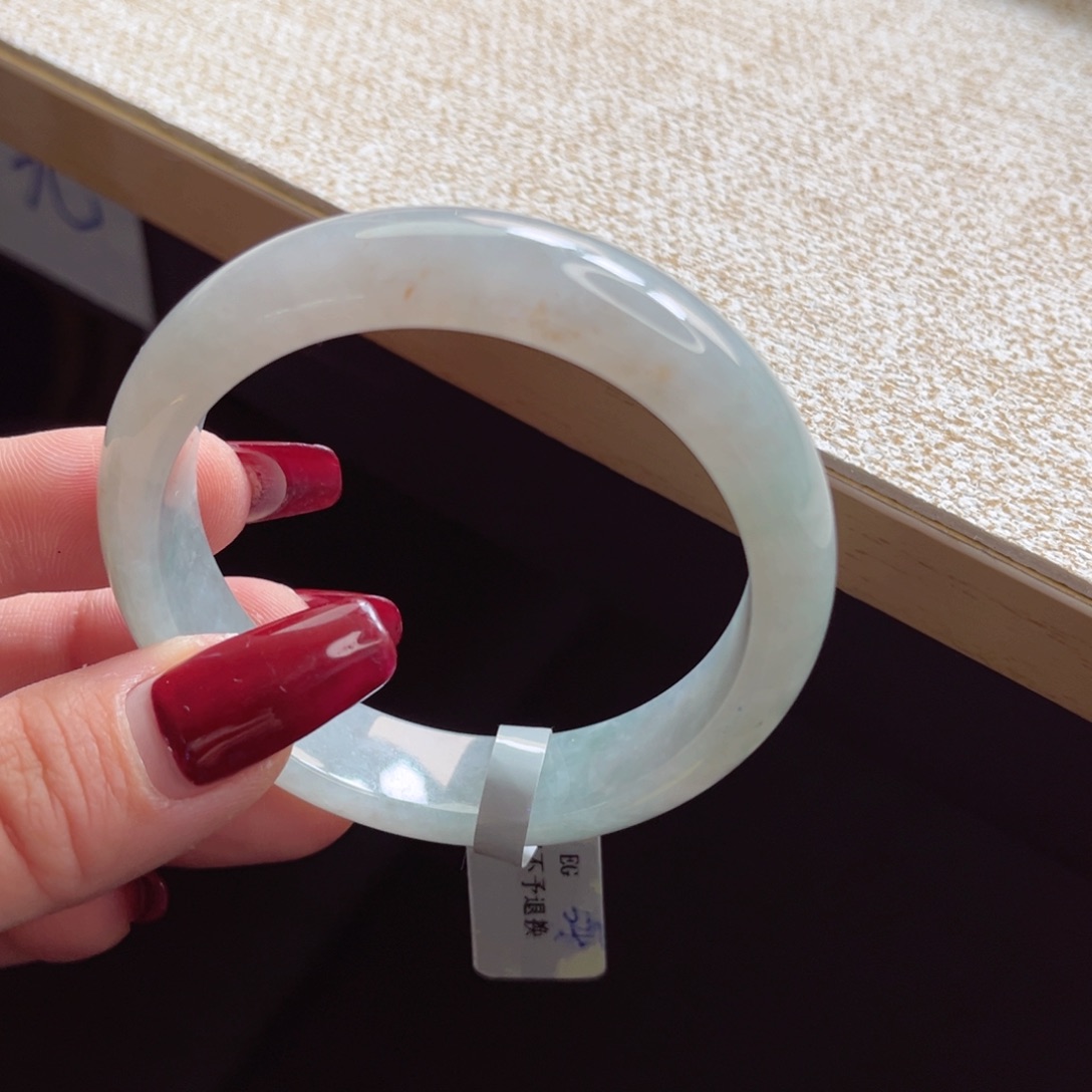 翡翠手镯未镶嵌手镯