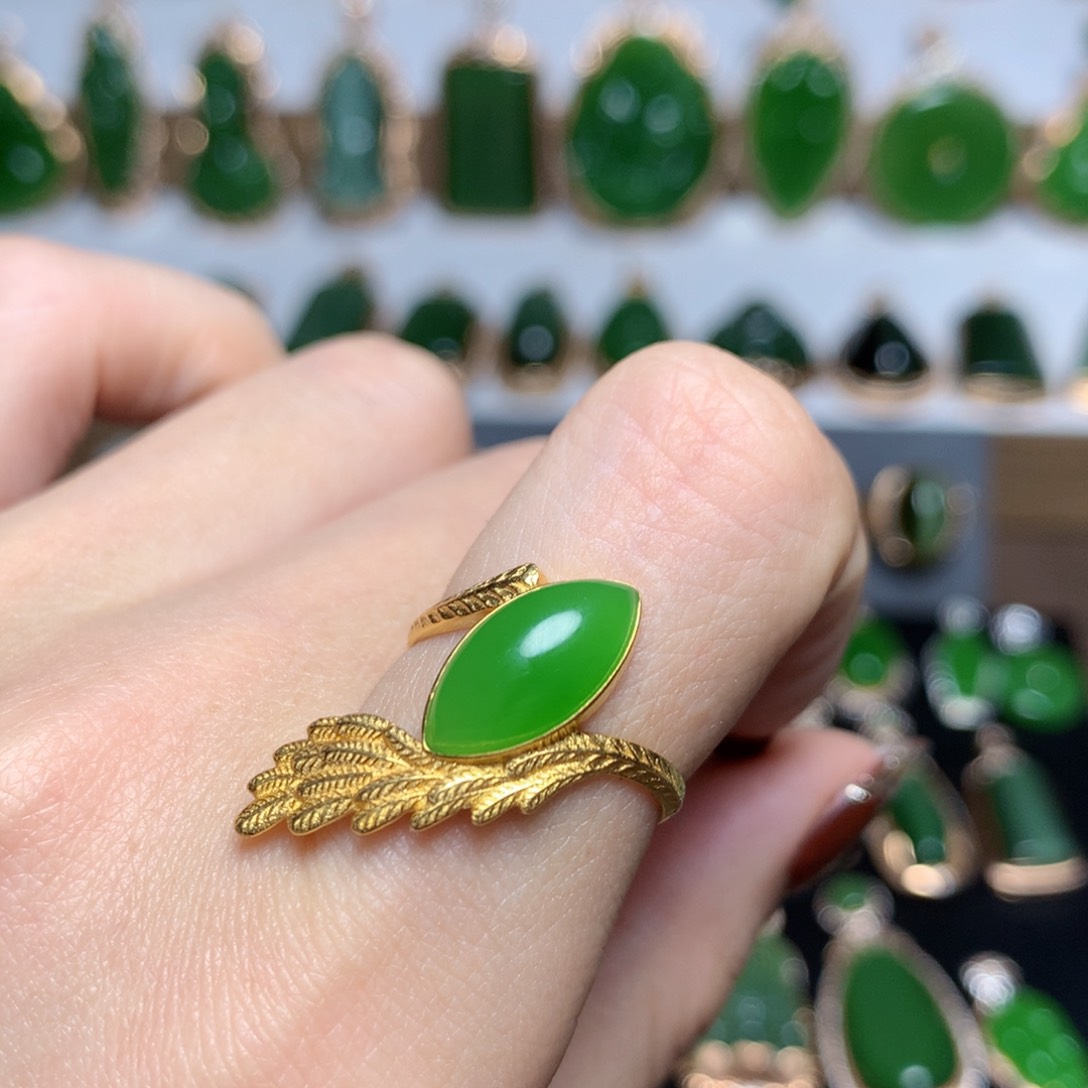 和田玉戒指18K金镶嵌