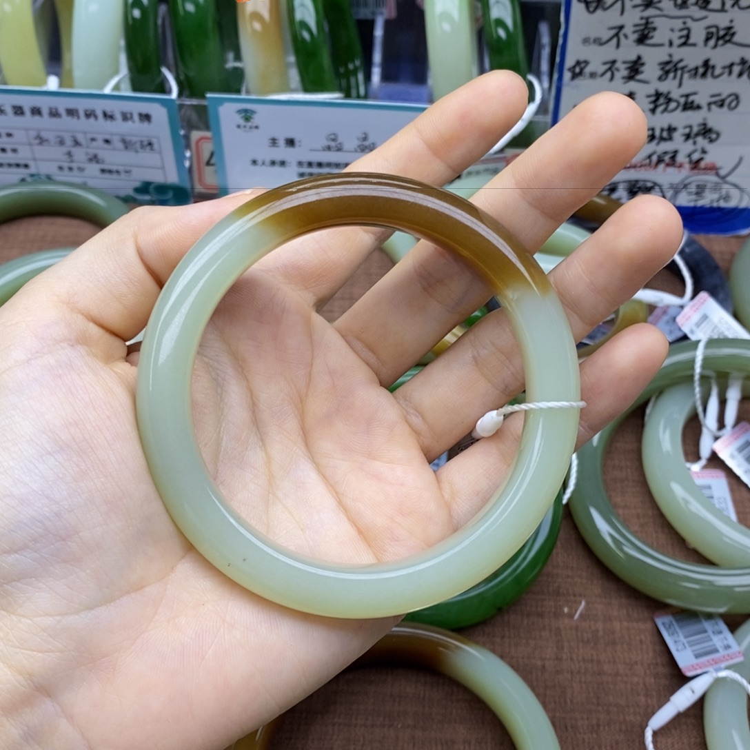 未镶嵌手镯和田玉
