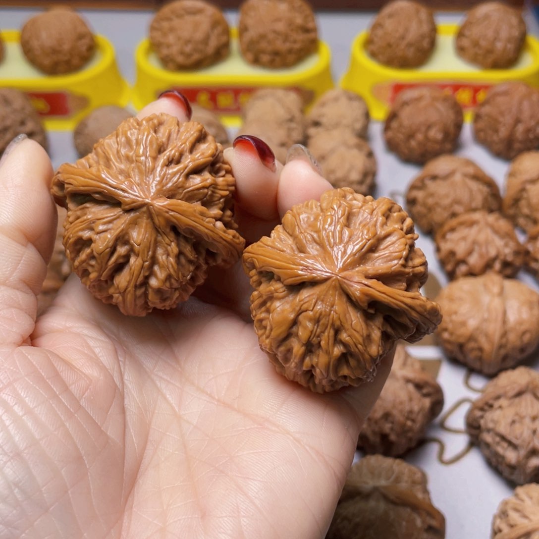 文玩核桃吊坠白狮子45