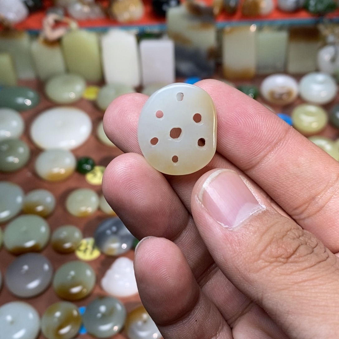 用***4和田玉未镶嵌吊坠(不含链)