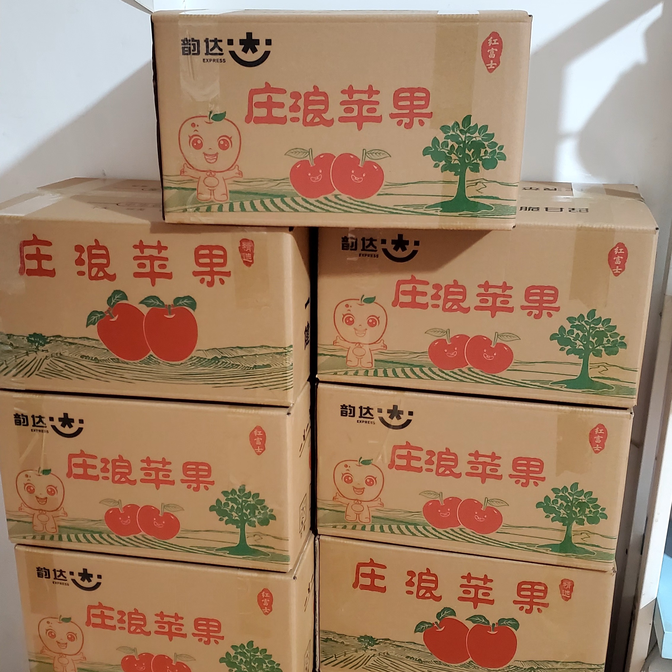 红富士苹果新鲜脆甜多汁微瑕整箱包邮