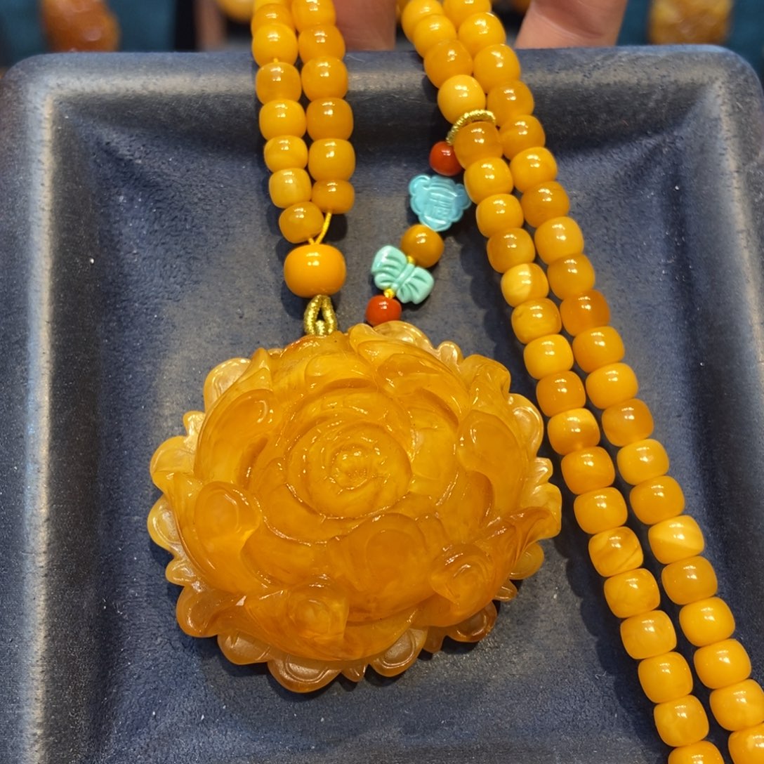 琥珀未镶嵌颈饰蜜蜡