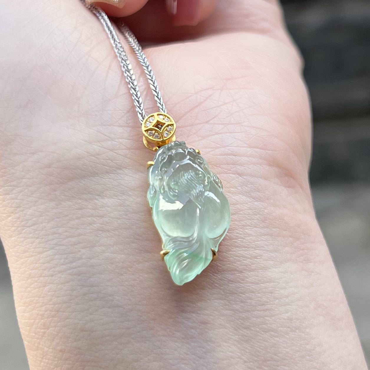 18k金镶嵌天然缅甸翡翠A货龙头鱼吊坠