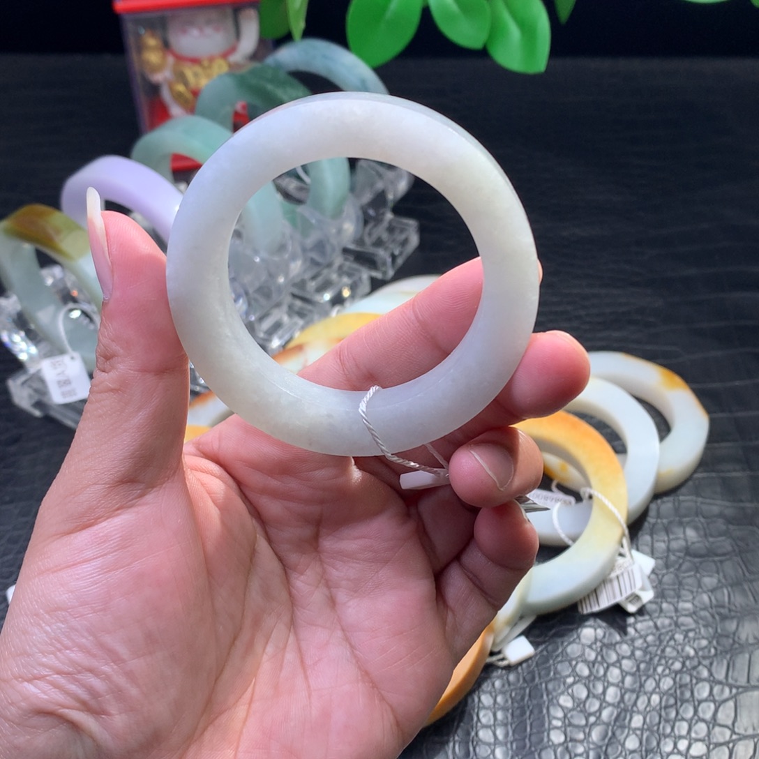 定制翡翠未镶嵌手镯