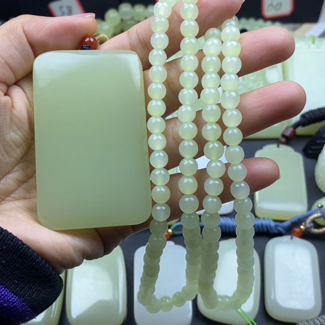 华**品天然青海时尚无事牌