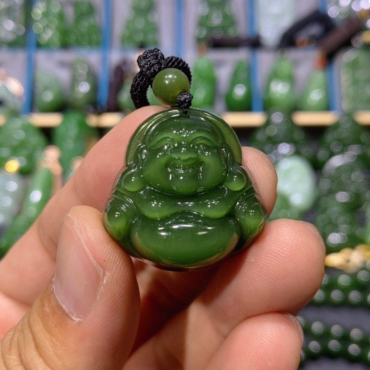 【闪购商品】和田玉吊坠(不含链)未镶嵌辣绿微猫眼佛公 27/11.8