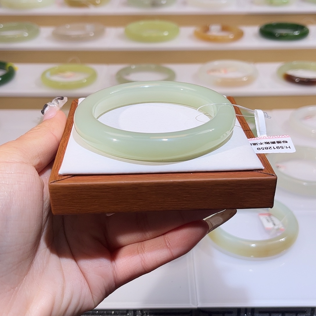 和田玉未镶嵌手镯浅绿晴 楠